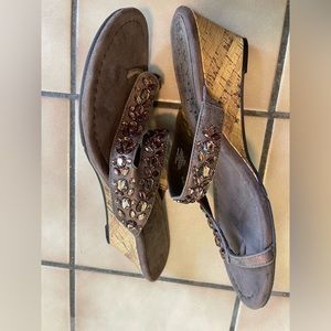 Brown, sparkly wedges